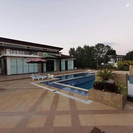 Floating Sanctuary Resort Powered By Cocotel Bulacan Bagian luar foto