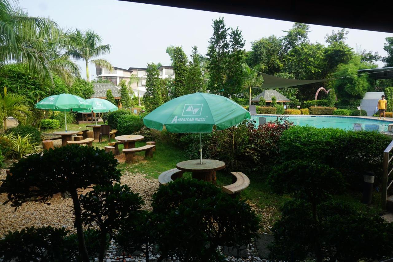 Floating Sanctuary Resort Powered By Cocotel Bulacan Bagian luar foto