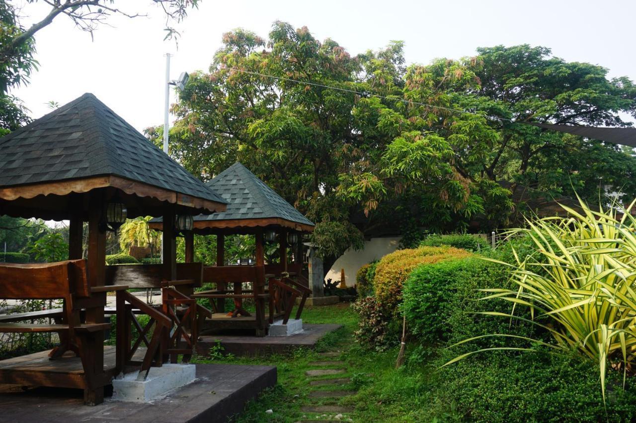 Floating Sanctuary Resort Powered By Cocotel Bulacan Bagian luar foto