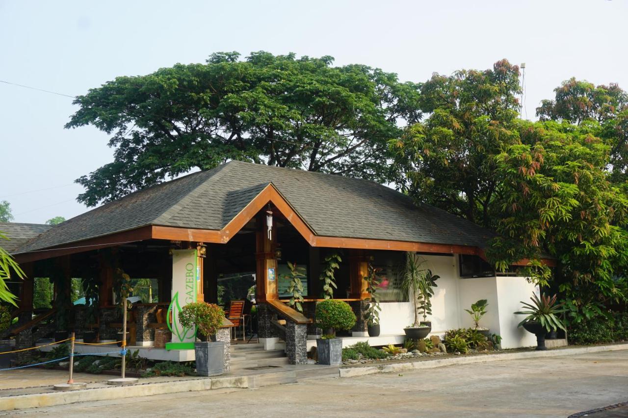 Floating Sanctuary Resort Powered By Cocotel Bulacan Bagian luar foto
