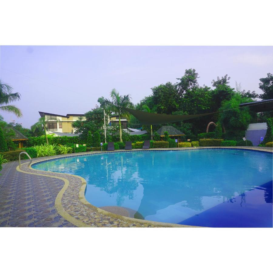 Floating Sanctuary Resort Powered By Cocotel Bulacan Bagian luar foto