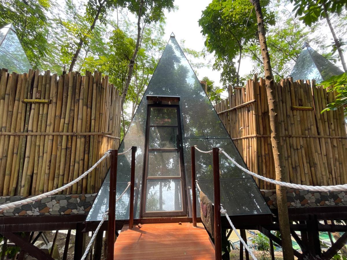 Floating Sanctuary Resort Powered By Cocotel Bulacan Bagian luar foto