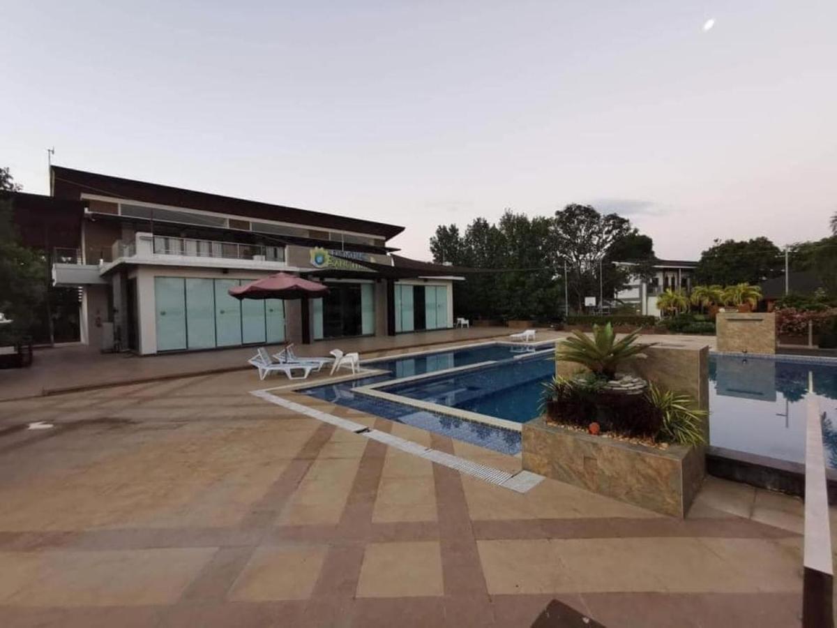 Floating Sanctuary Resort Powered By Cocotel Bulacan Bagian luar foto